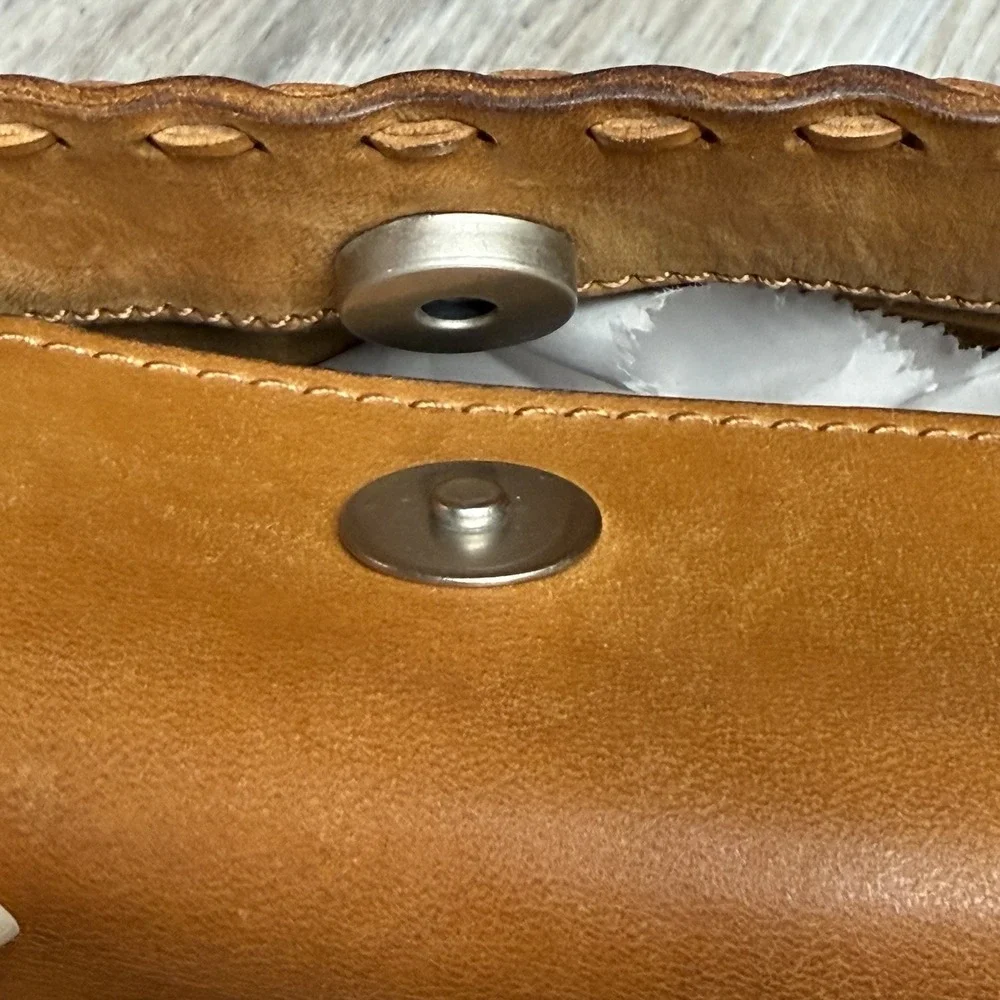 Handcrafted Tan Leather Floral Shoulder Bag - Picture 6 of 16